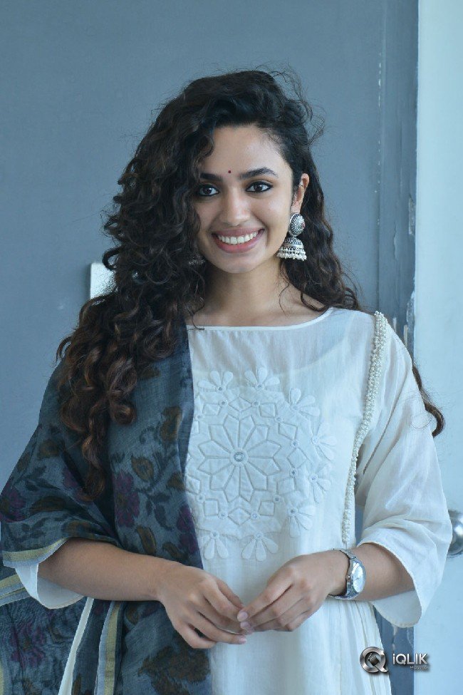 Malavika-Nair-New-Stills